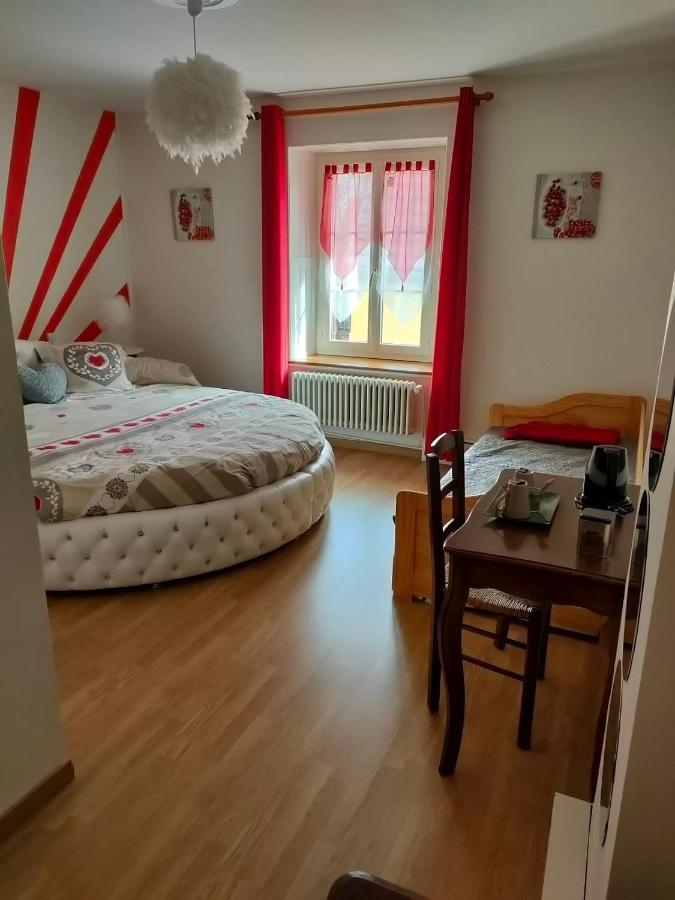 Hotel Les Remparts Nozeroy Eksteriør billede