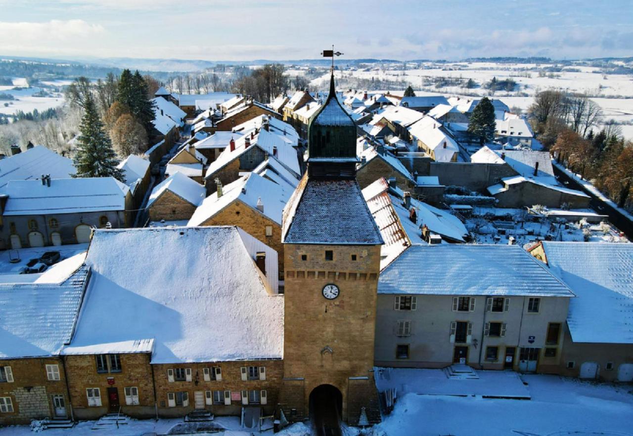 Hotel Les Remparts Nozeroy Eksteriør billede